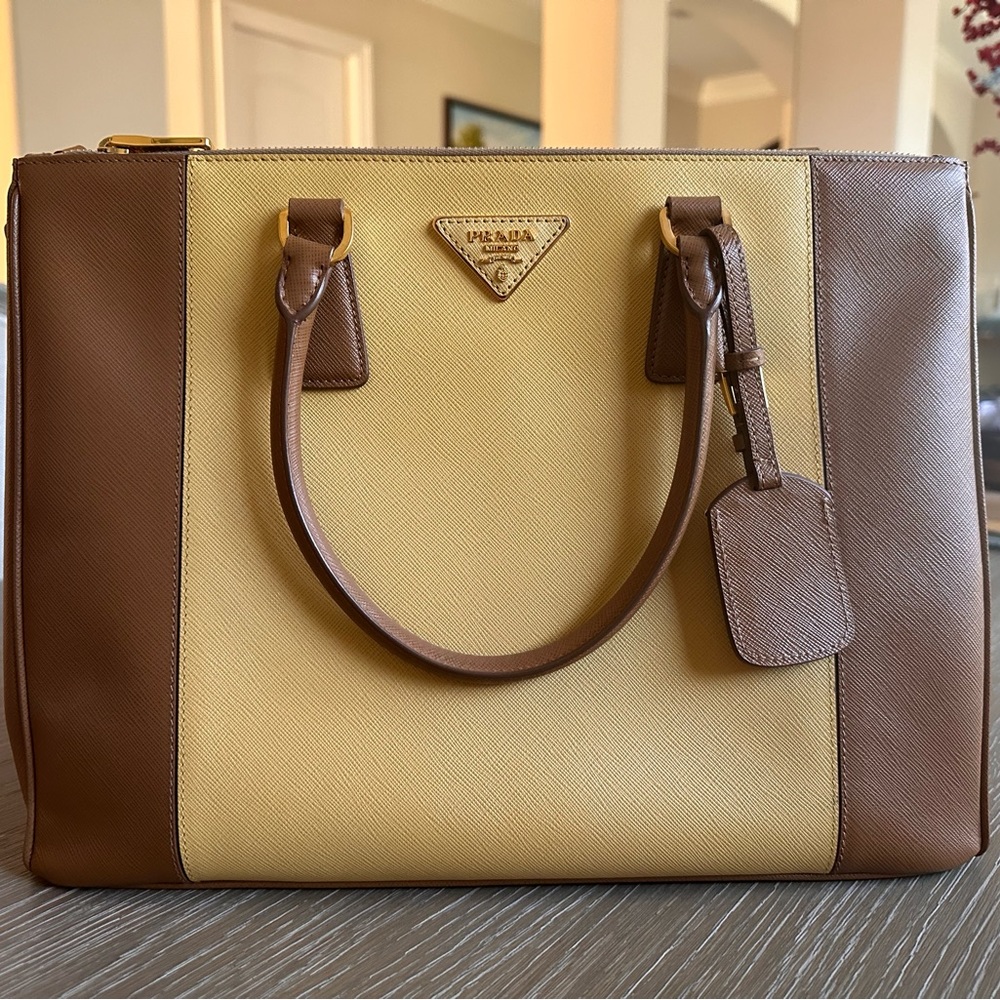 Preloved Prada Saffiano Medium